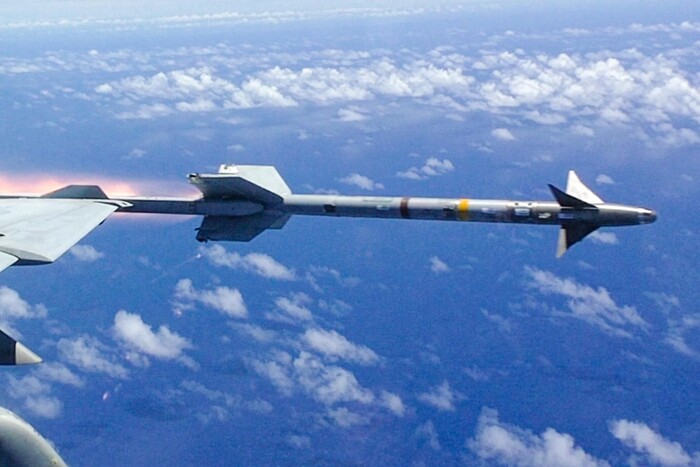 Канада надасть Україні ракети ближнього радіуса дії AIM-9
