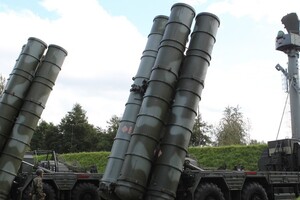 Ракети С-300, С-400 летять по балістичній траєкторії, тому потрібні засоби, які можуть їх знищити