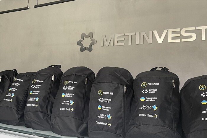 Проєкт «Рятуємо життя» та Protez Hub почали видавати спеціальні рюкзаки людям з ампутаціями