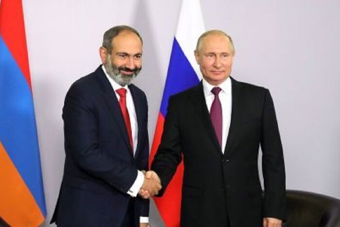 Після «здачі» Карабаху Пашиняна можуть скинути за допомогою Росії – експерт
