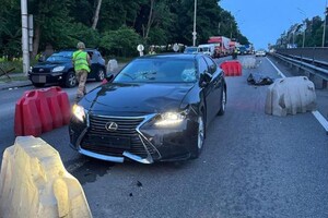 Санкція статті передбачає покарання у виді позбавленням волі на строк від п’яти до десяти років з позбавленням права керувати транспортними засобами на строк від п’яти до десяти років