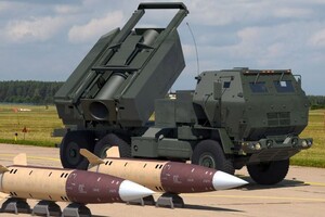 Оперативно-тактичний ракетний комплекс ATACMS (Army Tactical Missile System) призначений для ураження точкових цілей