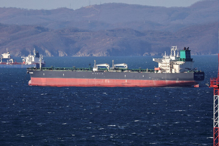 Головний тіньовий перевізник нафти з РФ втратить ліцензію на 21 танкер