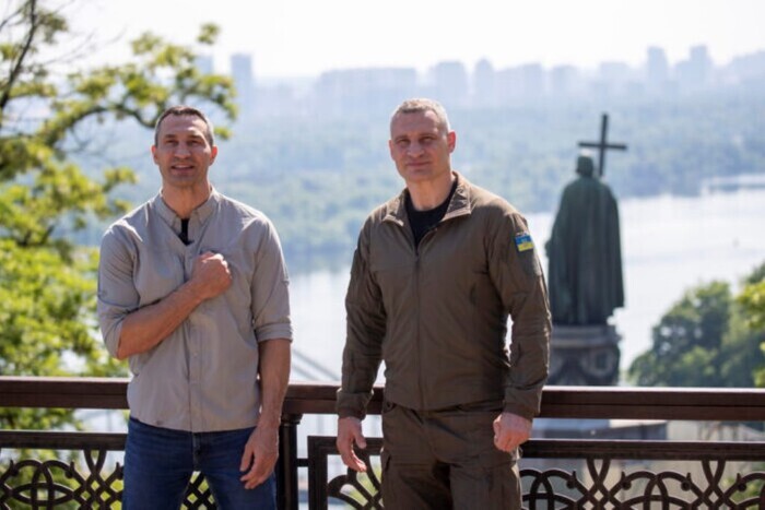 Сердце Украины бьется здесь: братья Кличко поздравили киевлян с Днем Киева (видео)