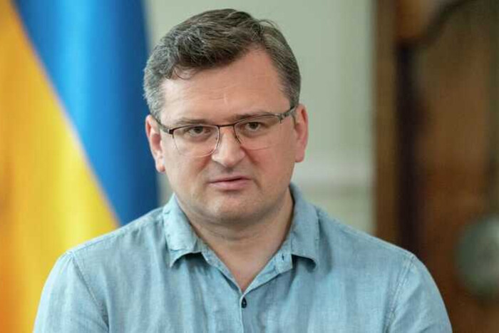 Закликав віддати українські території РФ: Кулеба спростував заяву китайського посла