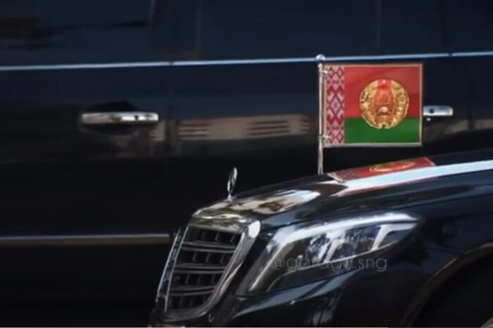 Після чуток про госпіталізацію у Москві, кортеж Лукашенка був помічений у Мінську