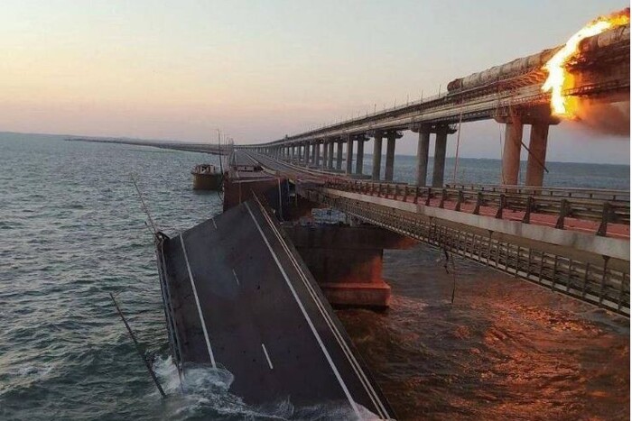 Навіть димова завіса не врятує: британська розвідка вказала на приреченість Кримського мосту