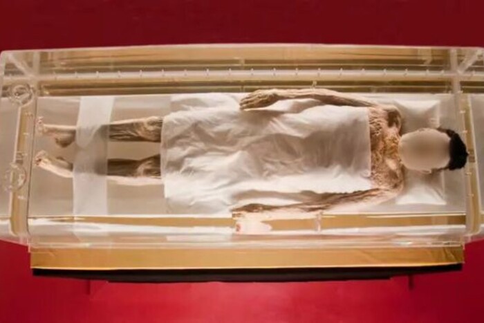 Фахівці показали 2000-річну мумію, яка має внутрішні органи (фото)