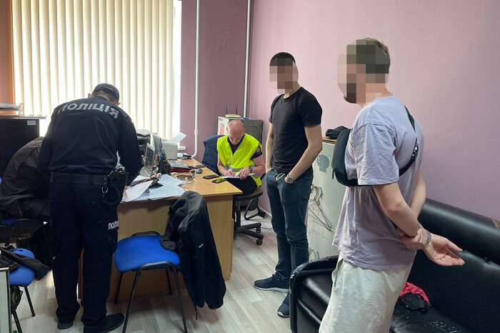 У Києві затримано двох чоловіків, які знімали роботу ППО