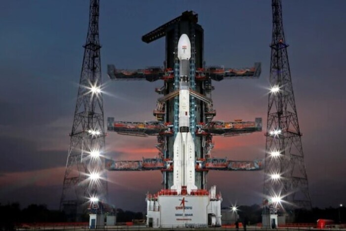 Индия запустила на орбиту новую ракету с навигационным спутником (фото, видео)