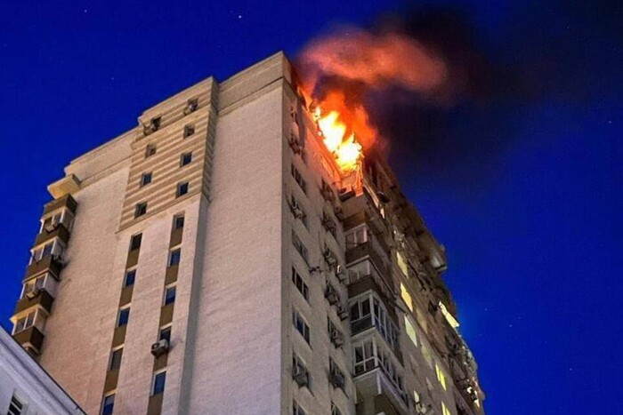 У Києві загорілися житлові будинки ще в кількох районах, є потерпіла