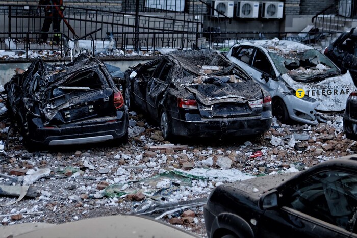 Ранок у Києві після нічної атаки: фото наслідків шокують
