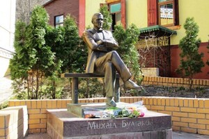 Пам'ятник Михайлу Булгакову у Києві