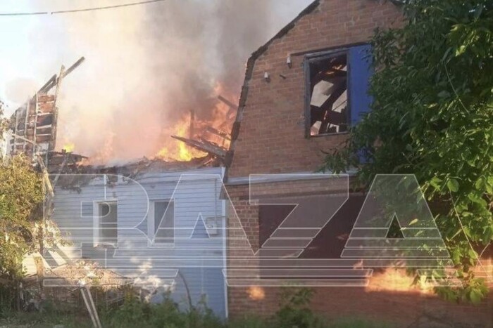Палають будинки, розбиті авто: фото наслідків «бавовни» на Білгородщині