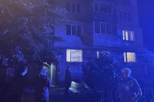 Уламки ракети впали на будинок у Деснянському районі Києва