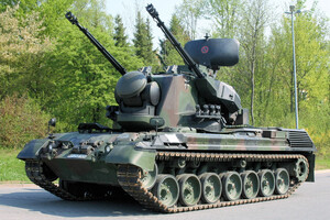 Gepard – зенитная установка, базирующаяся на танке Leopard 1 и оснащенная двумя 35-мм автоматическими пушками