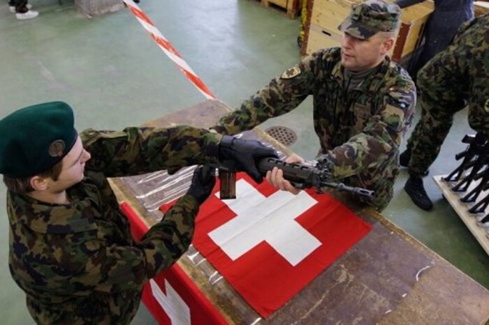 Armes pour l'Ukraine: les autorités suisses ont pris une décision définitive