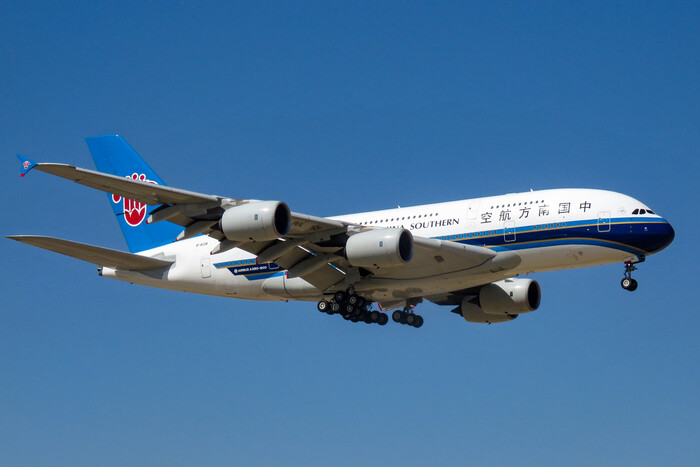 Китайські перевізники уникають авіапростору РФ від польотів до США – Reuters