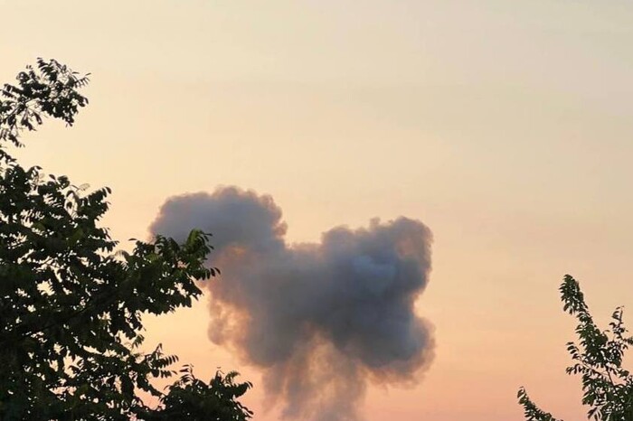 Une puissante explosion a retenti à Dnipro, une alerte aérienne a été annoncée