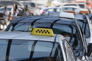 У Запорізькій області окупанти змушують таксистів шпигувати за місцевими
