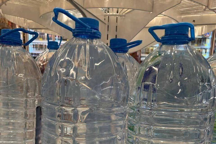Скільки коштує пляшка води в Кривому Розі: ціни шокують (фото)