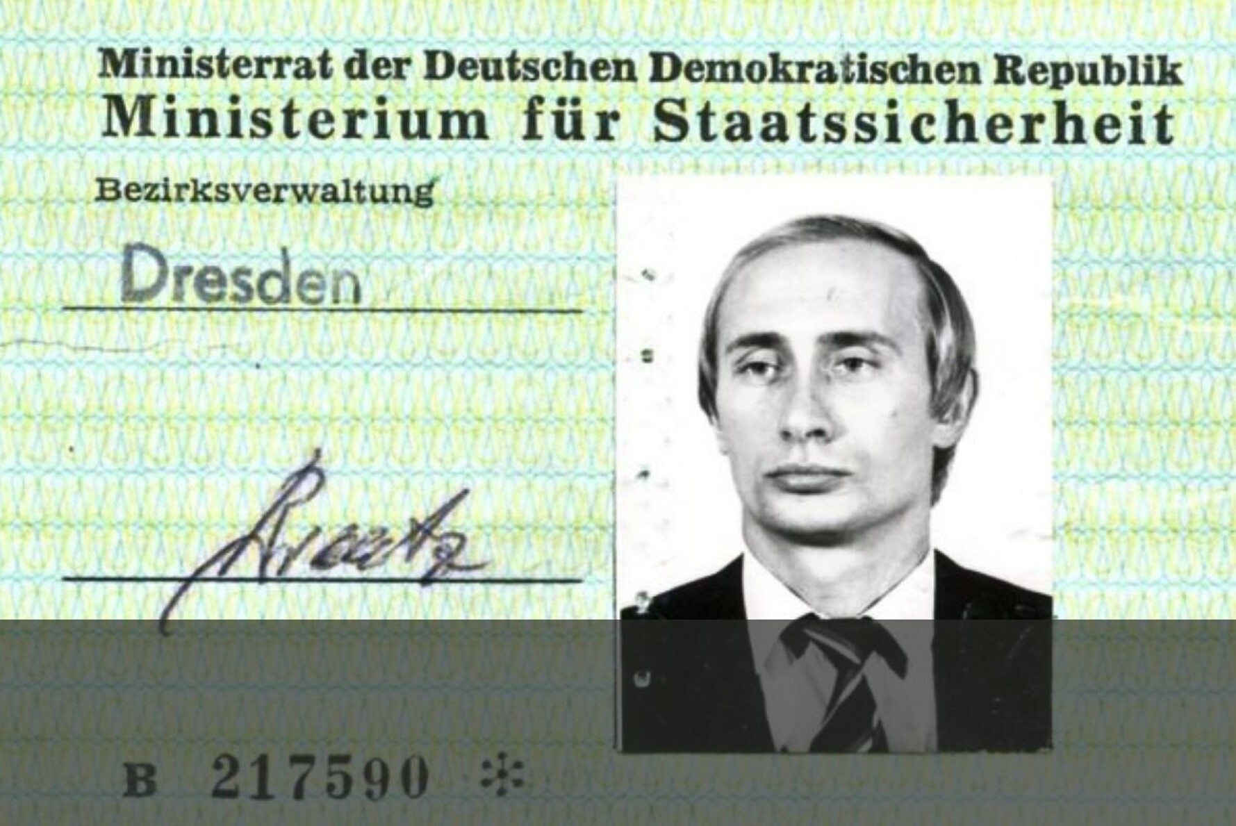 Молодий Путін – суперагент чи хлопчик на побігеньках? Розслідування Spiegel