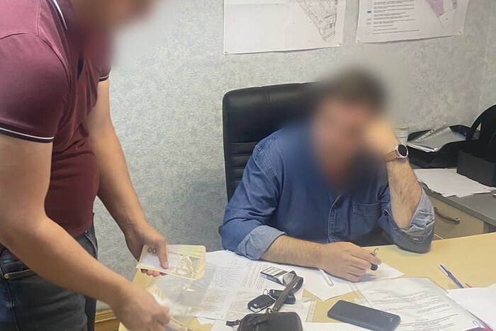 Вимагав хабар за каруселі: правоохоронці затримали директора «Гідропарку»