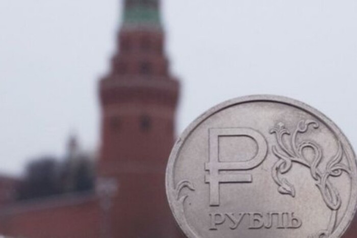 Банки ще однієї країни масово відмовляються від російського рубля