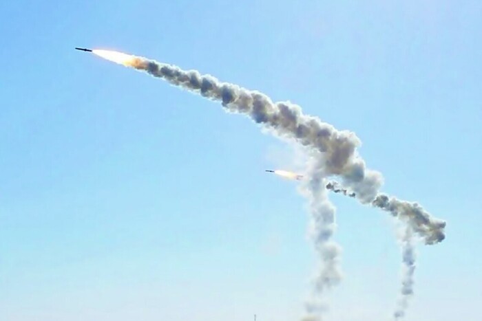 Нічний терор: Росія випустила по Україні вісім ракет і понад 30 «Шахедів»