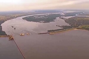 Як би хотілося знати, про що говорить Дніпро і дно, вода, і все, що вона несе