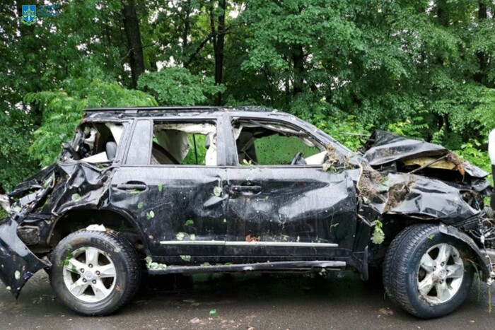 Один підліток загинув, сім ушкоджено. На Буковині 19-річного водія підозрюють у страшній ДТП