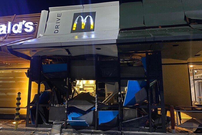 Ракетний обстріл Одеси: російські окупанти влучили в McDonald's