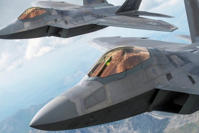 США перекинули на Близький Схід новітні винищувачі F-22: причина