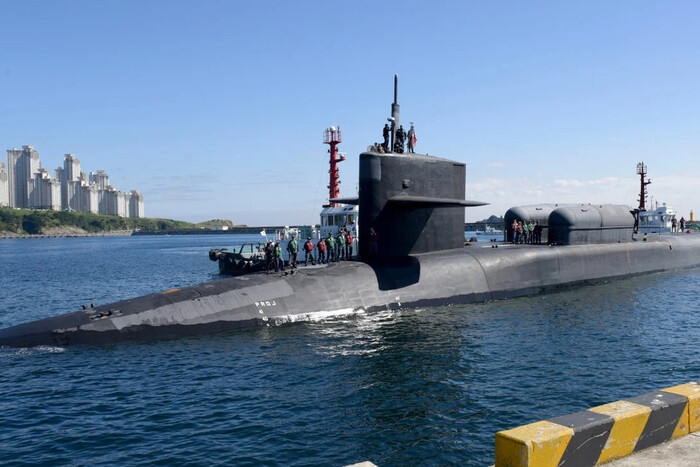 Впервые за шесть лет: в Южную Корею прибыла атомная субмарина США