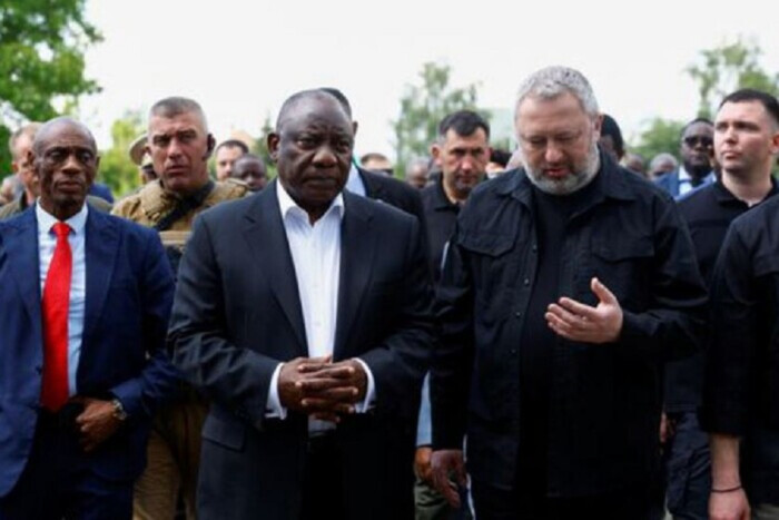 Польща затримала літак із охороною президента ПАР: причина