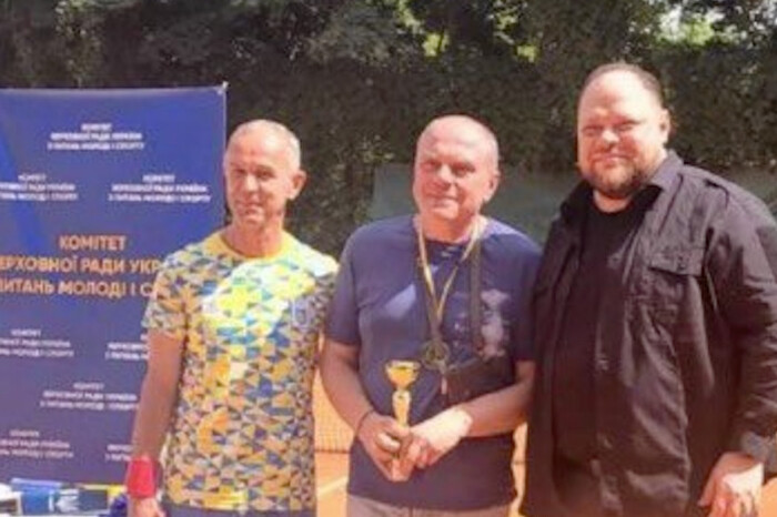 Стефанчук вручив тенісний кубок міністру культури часів Януковича 