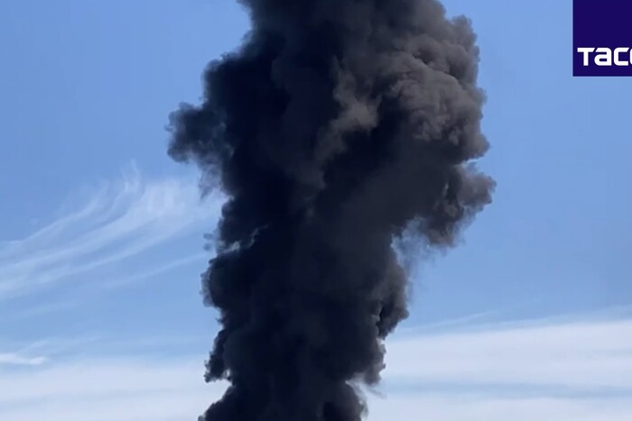 Потужна пожежа у Москві: палає ремонтно-механічний завод (відео)