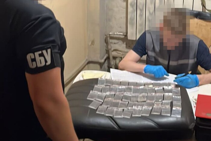 Поліцейські «кришували» наркоторговців у Дніпрі: деталі від СБУ (фото)