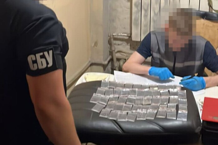 Полицейские «крышевали» наркоторговцев в Днепре: детали от СБУ (фото)