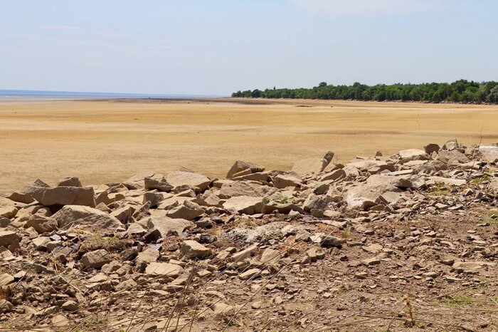 Каховське водосховище перетворюється на пустелю: фото, відео