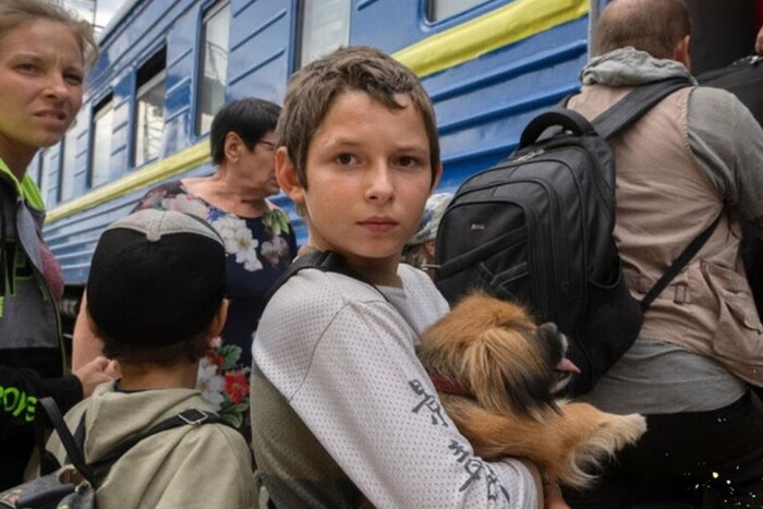 Загарбники готуються депортувати до Росії 750 дітей із Луганщини