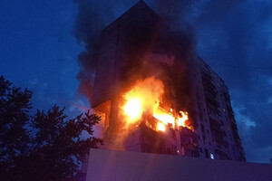 Унаслідок вибуху  в Дніпровському районі столиці палає 16-ти поверховий будинок 