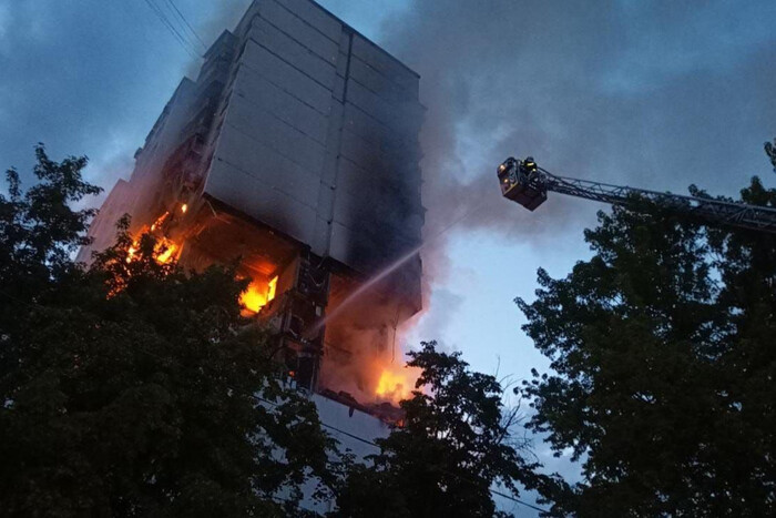Пожежа у столичній багатоповерхівці: у КМВА повідомили попередню причину вибуху