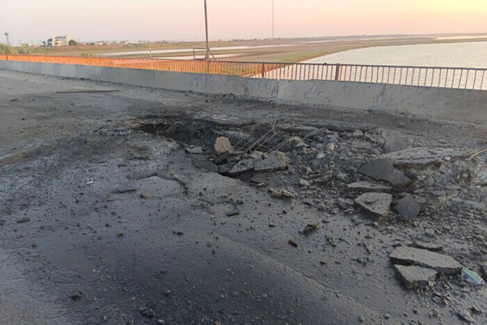 Оккупанты заявили о прилете по мосту на границе с Крымом