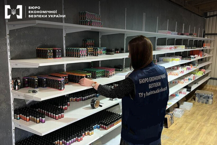Во Львовской области БЭБ разоблачил подпольный цех по производству табачных изделий