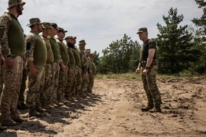 Командувач Сухопутних військ зазначив, що в районі Серебрянського лісництва в Донецькій області йшли «запеклі бої», оскільки РФ перекинула значні сили з півдня