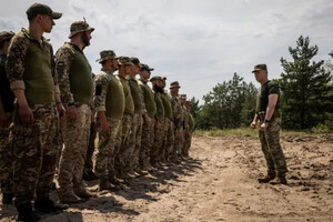 Командующий Сухопутными войсками отметил, что в районе Серебрянского лесничества в Донецкой области шли «ожесточенные бои», поскольку РФ опрокинула значительные силы с юга