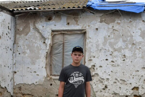 Історія хлопчика з Миколаївщини розчулила весь світ: зруйнований росіянами будинок буде відновлено