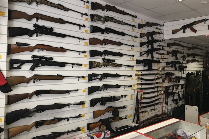 «Із технічних причин»: у Москві та Санкт-Петербурзі закриваються магазини зброї