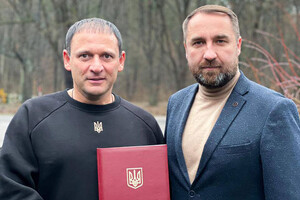 Керівник районної військової адміністрації на Волині Юрій Лобач (на фото праворуч) став горою за одіозного екснардепа-«регіонала» Дмитра Добкіна (на фото ліворуч). І цьому є пояснення…